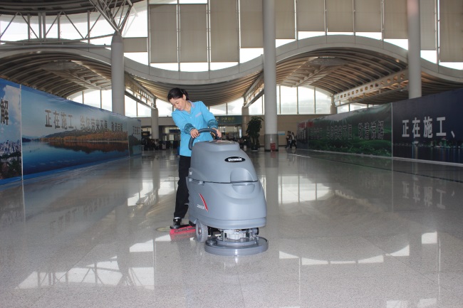 全自動洗地機在車站的應用