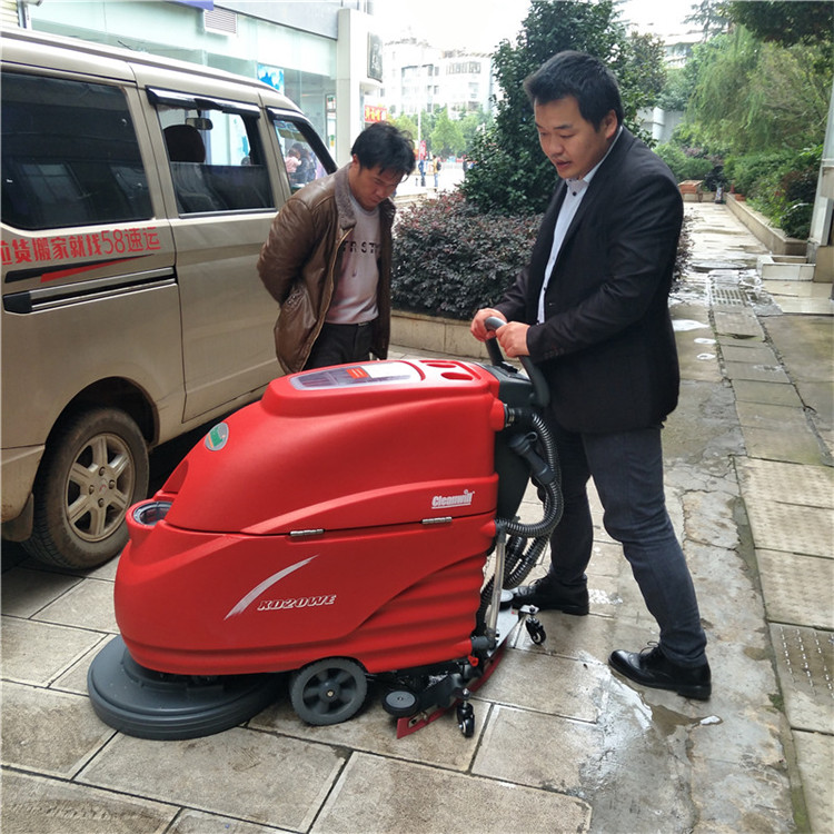 手推式洗地機(jī)